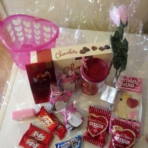 I have 2 pink and ed rose Hart baskets